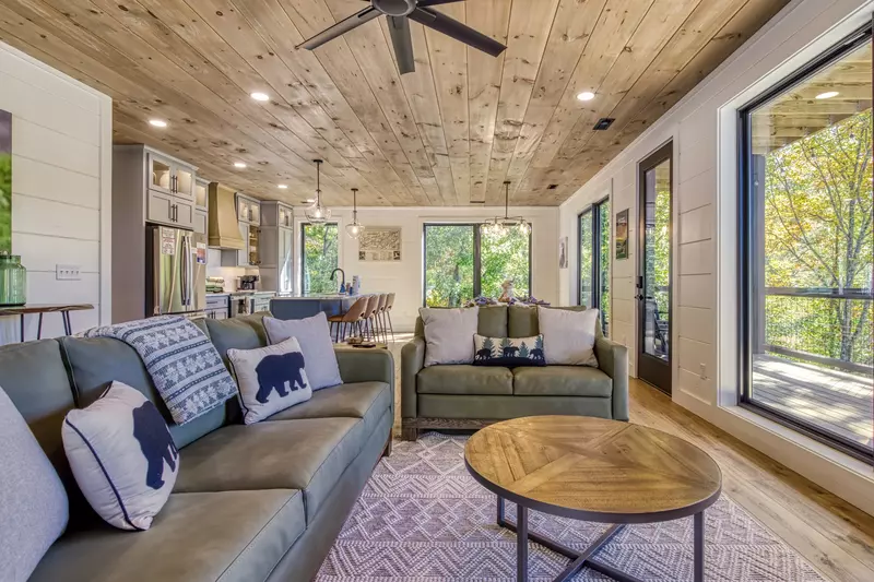 WANDERIN' BEAR LODGE