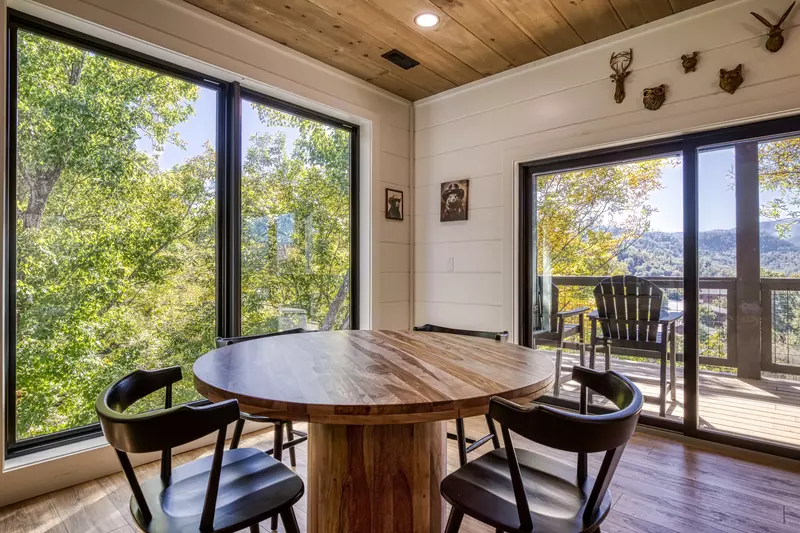 WANDERIN' BEAR LODGE