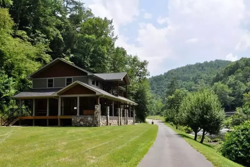cabin by the river in the smoky mountains