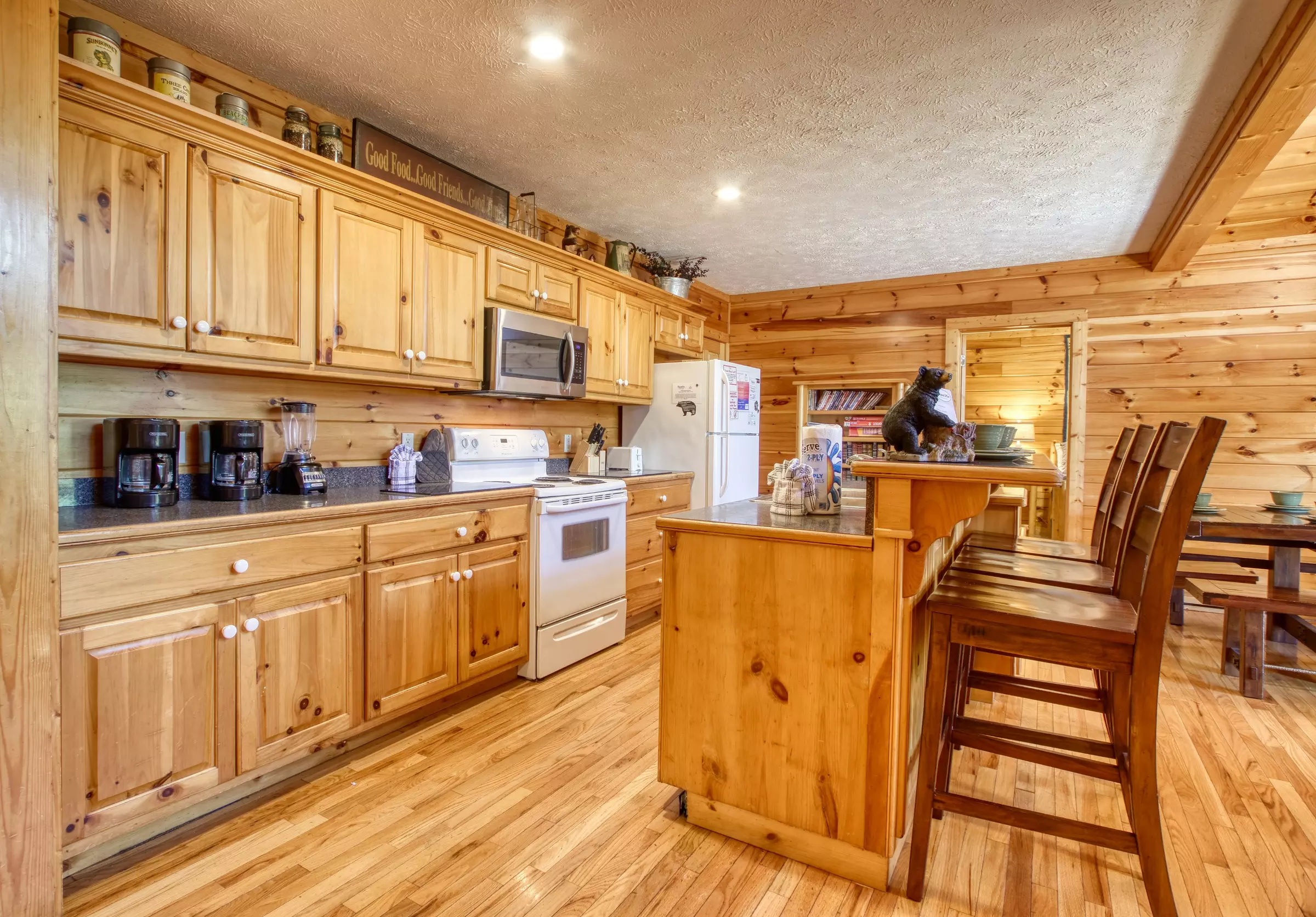 BEARLY BELIEVABLE - 5 bedroom Cabin in Gatlinburg