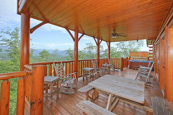 PARKSIDE PALACE - 4 bedroom Cabin in Sevierville