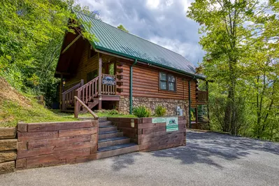 APPALACHIAN ADVENTURE - 4 bedroom Cabin in Gatlinburg