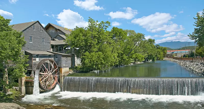 GRAND VIEW LODGE - 12 bedroom Cabin in Sevierville