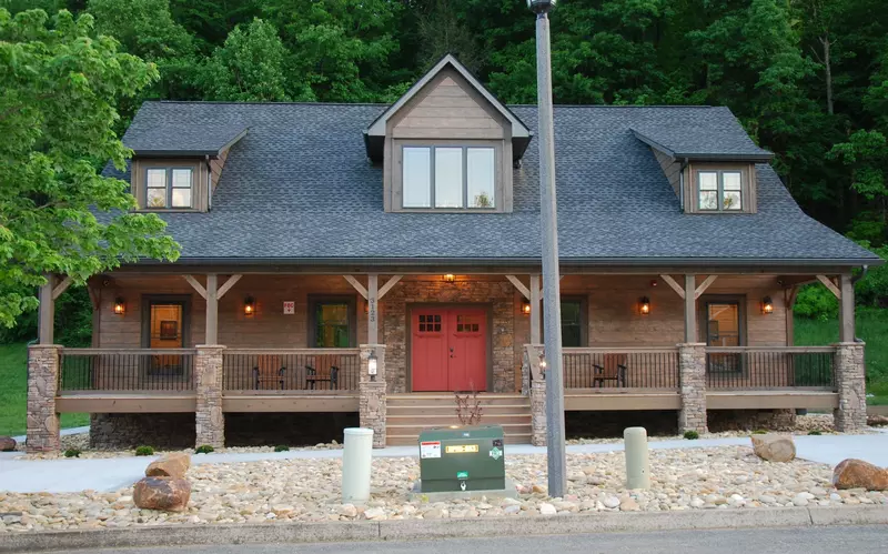 THE CHEROKEE LODGE