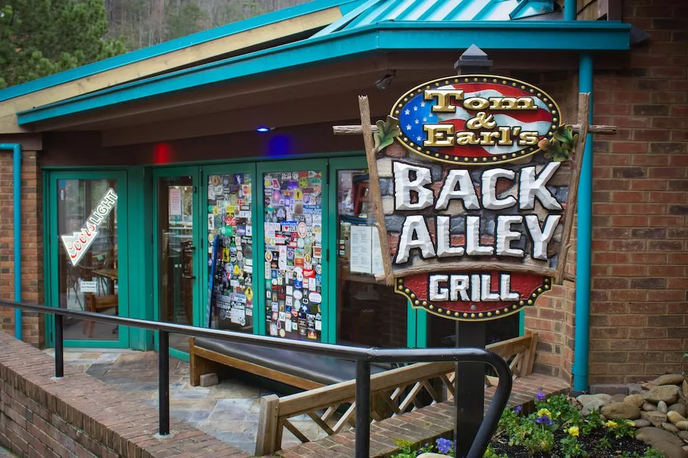 Tom & Earl's Back Alley Grill