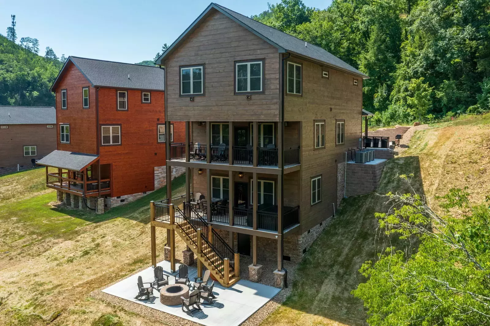 exterior of Creekside Mountain Lodge luxury cabin in Pigeon Forge