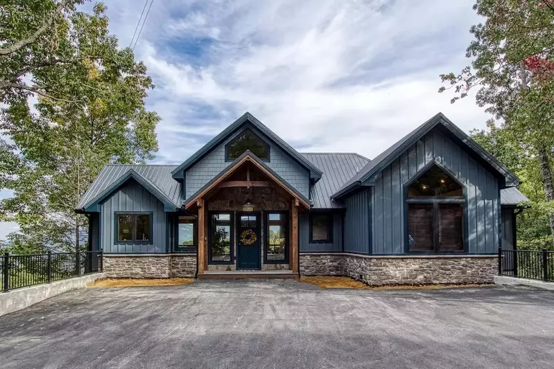 yonder mountain lodge is a top Gatlinburg luxury cabin