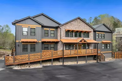 bear mountain lodge is one of our large cabin rentals in pigeon forge tn